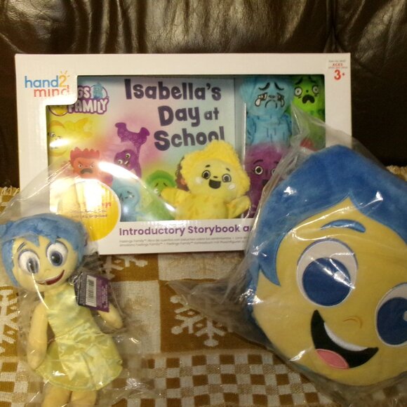 NWT Isabella's Day at School with 5 Plushies and Joy Doll and Pillow - Picture 13 of 15